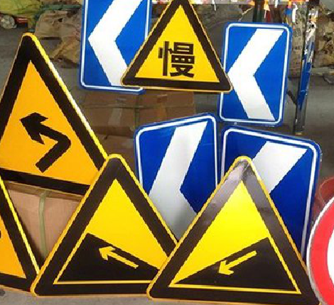 禄丰标识标牌中颜色的确定是很重要的。